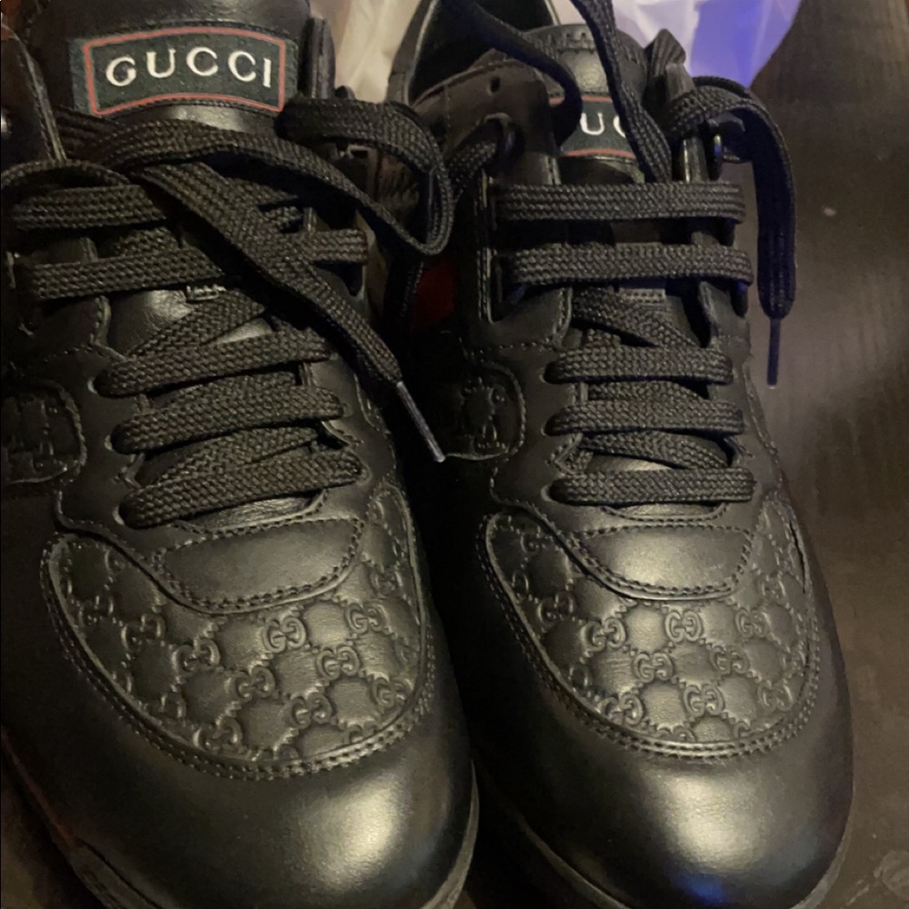 Men size 8 Gucci shoes worn a couple times very good condition